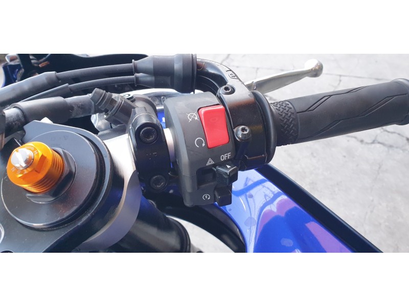 Recambio de piña luces derecha para yamaha yzf-r 7 yzf-r 7 referencia OEM IAM BEB839630000  