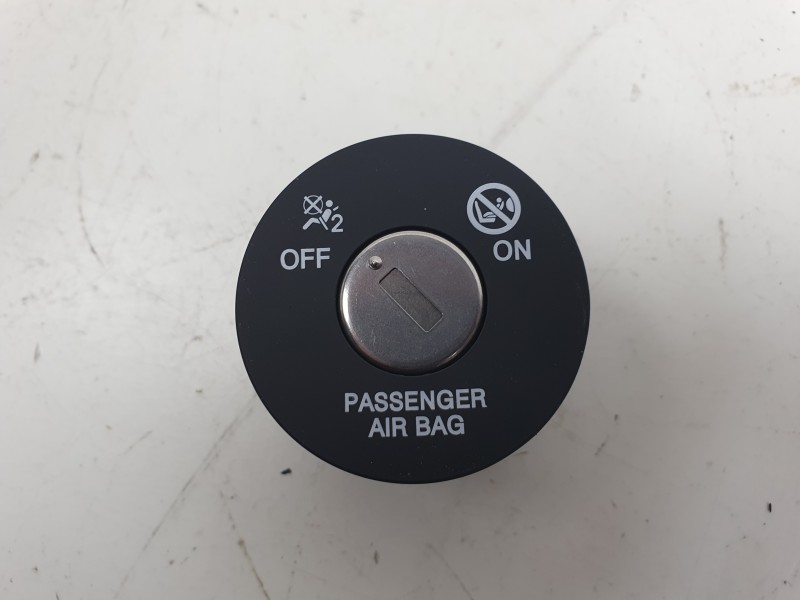 Recambio de interruptor para kia ev9 100 gt-line awd referencia OEM IAM  95940DO000 