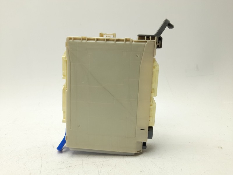 Recambio de caja reles / fusibles para toyota land cruiser prado (_j15_) 2.8 d-4d (gdj155, gdj150) referencia OEM IAM  827306024
