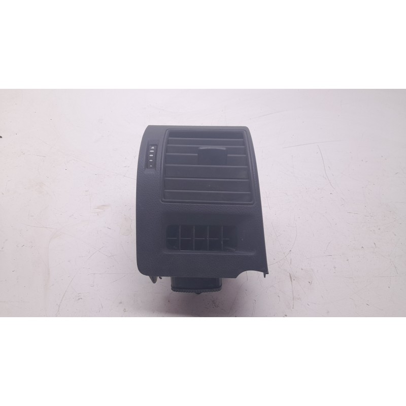 Recambio de aireador izquierdo para toyota land cruiser prado (_j15_) 2.8 d-4d (gdj155, gdj150) referencia OEM IAM  5565060250 