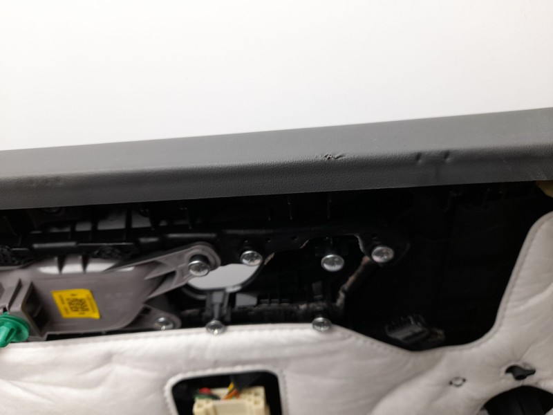 Recambio de guarnecido puerta delantera derecha para kia ev9 100 gt-line awd referencia OEM IAM  82302DO120A8I 