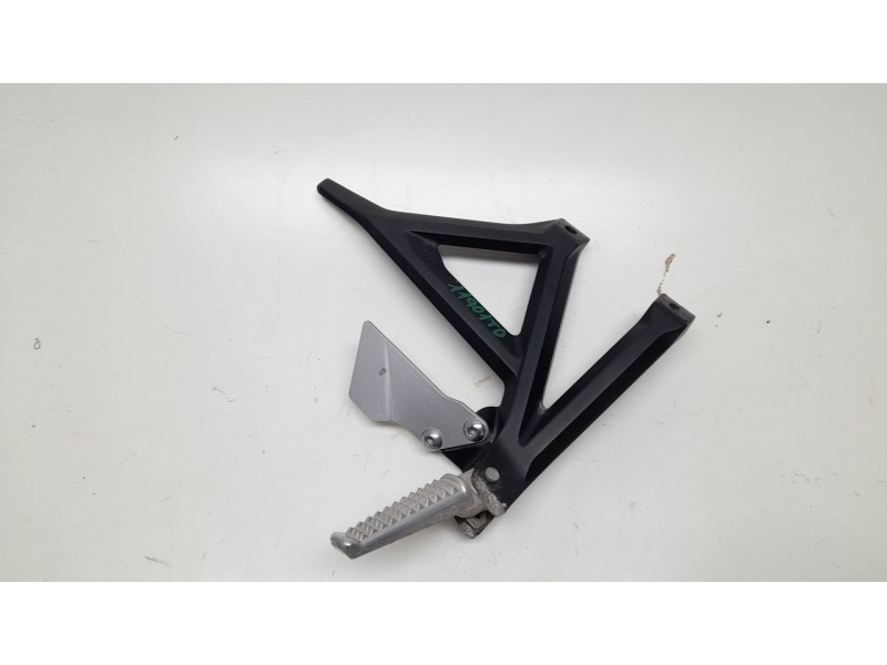 Recambio de estribera derecha para honda crf 1100l africa twin africa twin referencia OEM IAM  50715MLNE00ZA 