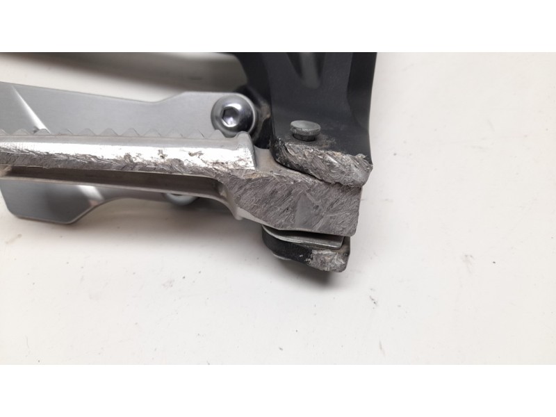 Recambio de estribera derecha para honda crf 1100l africa twin africa twin referencia OEM IAM  50715MLNE00ZA 