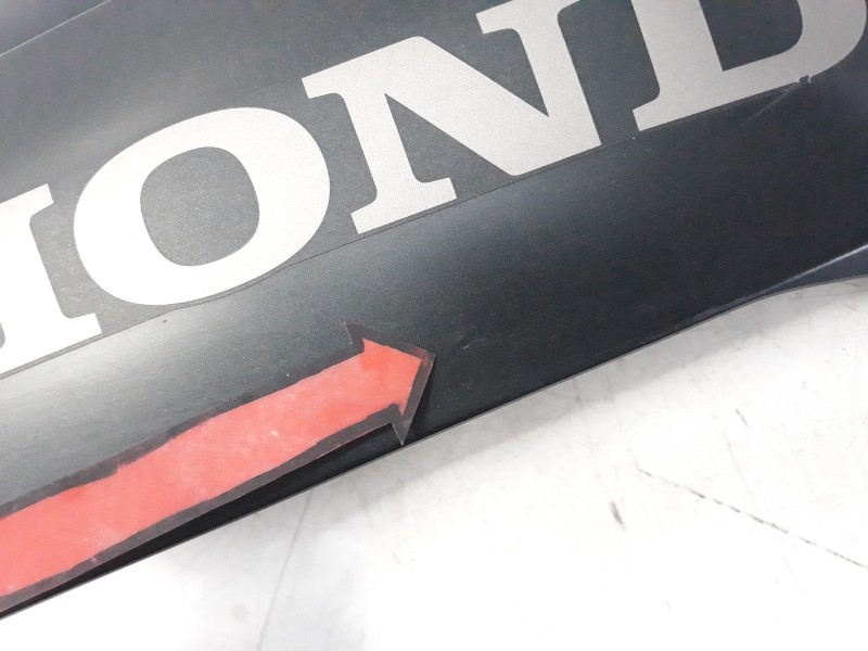 Recambio de moldura para honda cbr 650r referencia OEM IAM 64270MKND100  