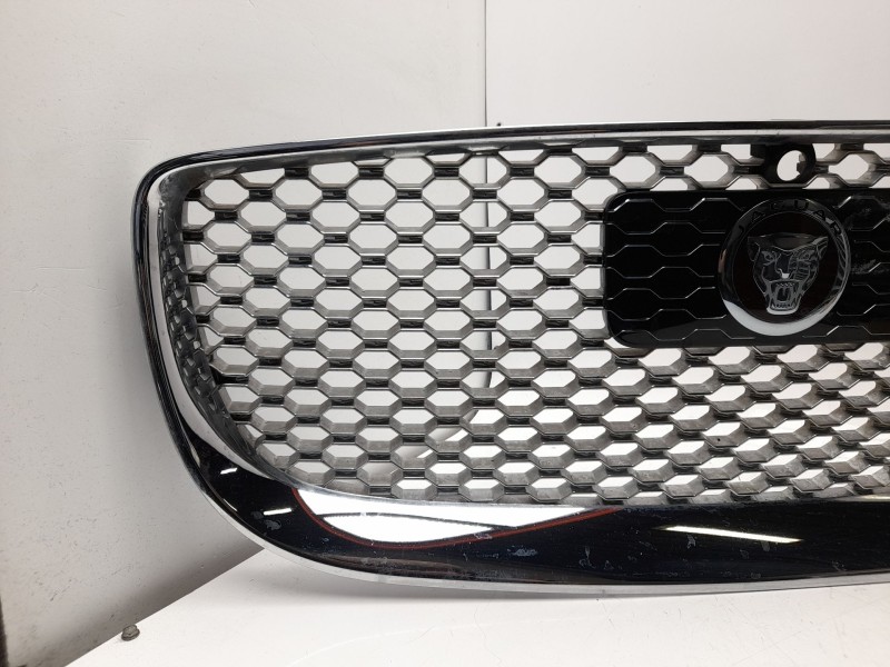 Recambio de rejilla delantera para jaguar xj (x351) 3.0 sdv6 referencia OEM IAM  FW93018K28 