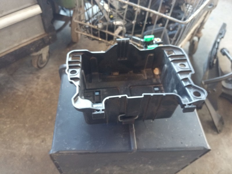 Recambio de soporte bateria para ktm super adventure 1290 super adventure s referencia OEM IAM  61911054100 