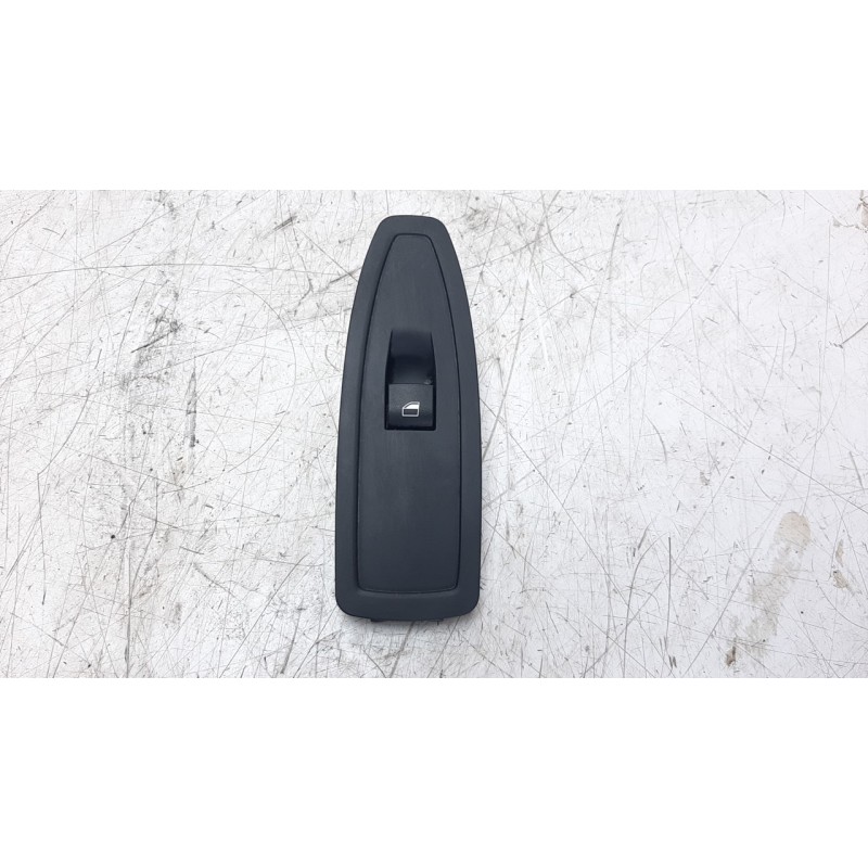 Recambio de mando elevalunas delantero derecho para bmw serie 1 lim. (f20) 2.0 turbodiesel referencia OEM IAM 9208107  