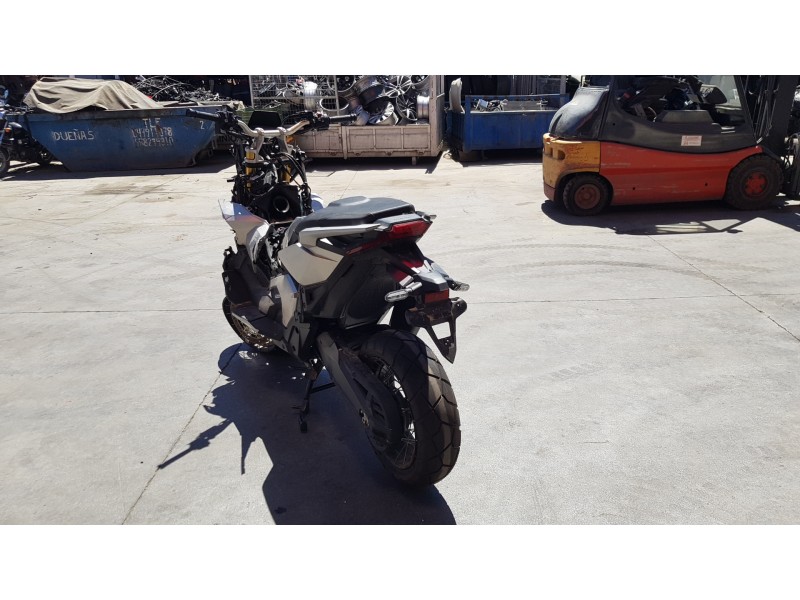 honda x-adv del año 2022