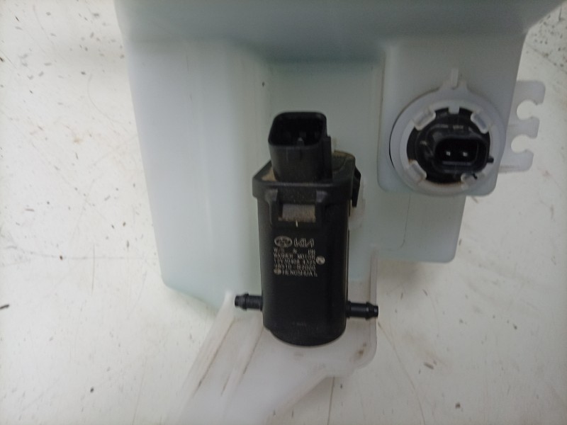 Recambio de deposito limpia para kia ev9 100 gt-line awd referencia OEM IAM  98610DO000 