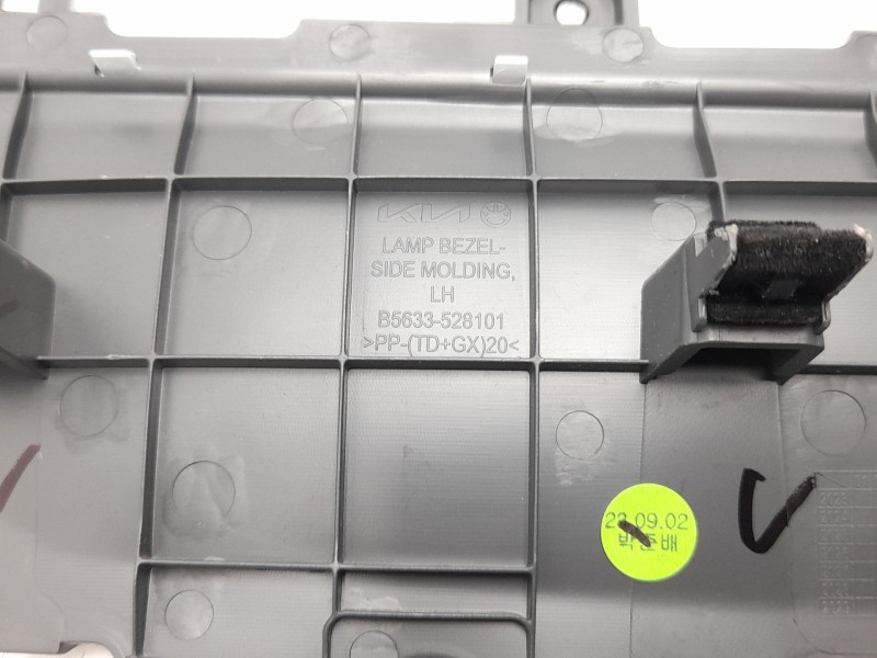 Recambio de moldura para kia ev9 100 gt-line awd referencia OEM IAM  B5633528101 