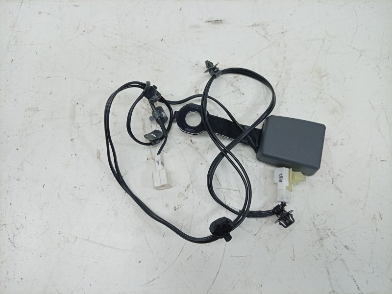 Recambio de enganche cinturon trasero izquierdo para kia ev9 100 gt-line awd referencia OEM IAM  89830DO230DFS 