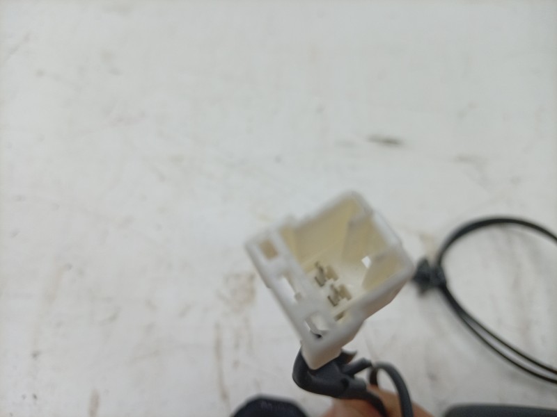 Recambio de enganche cinturon trasero izquierdo para kia ev9 100 gt-line awd referencia OEM IAM  89830DO230DFS 