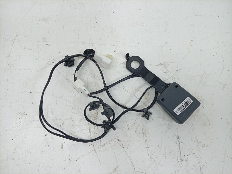 Recambio de enganche cinturon trasero izquierdo para kia ev9 100 gt-line awd referencia OEM IAM  89830DO230DFS 