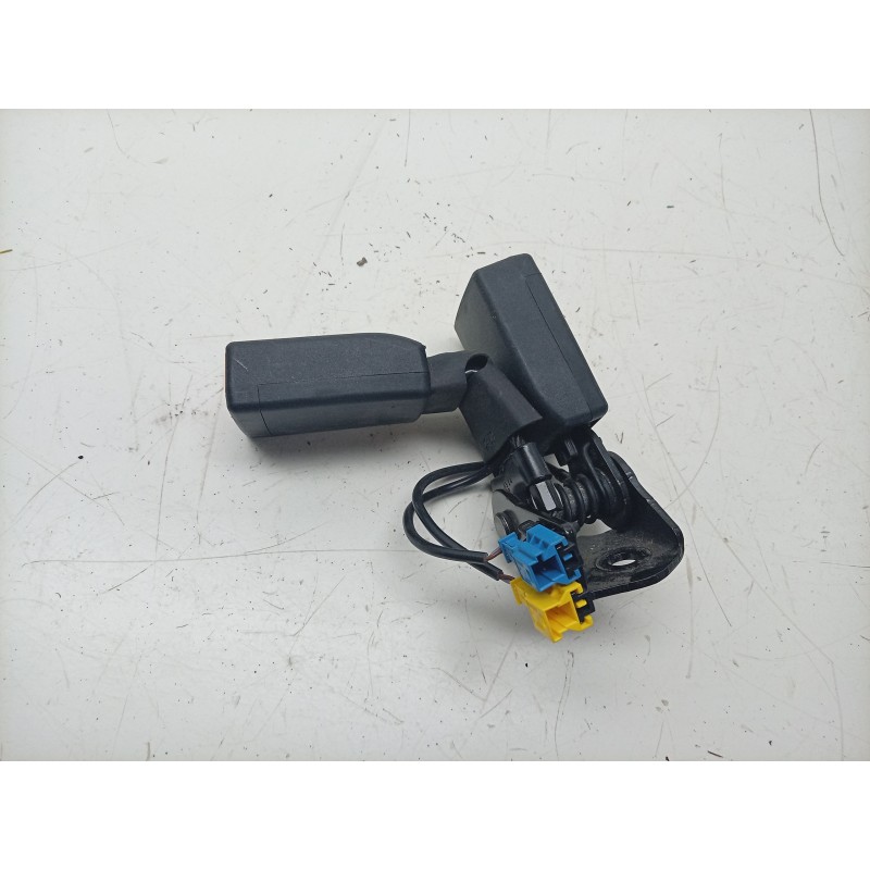 Recambio de enganche cinturon trasero central para mercedes-benz clase cla (w117) cla 200 cdi (117.308) referencia OEM IAM  A176