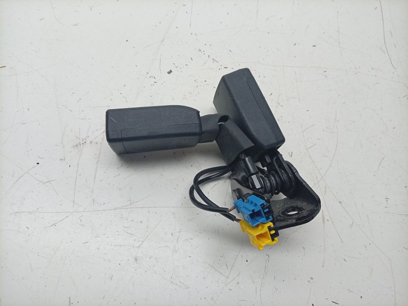 Recambio de enganche cinturon trasero central para mercedes-benz clase cla (w117) cla 200 cdi (117.308) referencia OEM IAM  A176