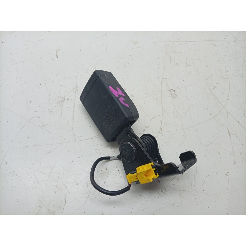 Recambio de enganche cinturon trasero izquierdo para mercedes-benz clase cla (w117) cla 200 cdi (117.308) referencia OEM IAM  A1