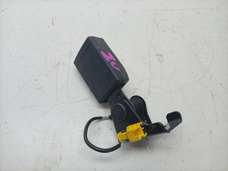 Recambio de enganche cinturon trasero izquierdo para mercedes-benz clase cla (w117) cla 200 cdi (117.308) referencia OEM IAM  A1
