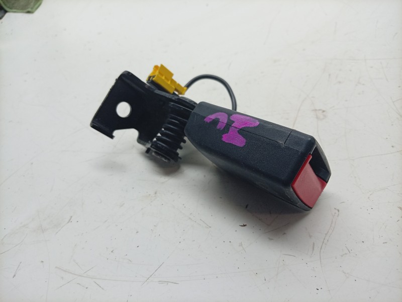 Recambio de enganche cinturon trasero izquierdo para mercedes-benz clase cla (w117) cla 200 cdi (117.308) referencia OEM IAM  A1