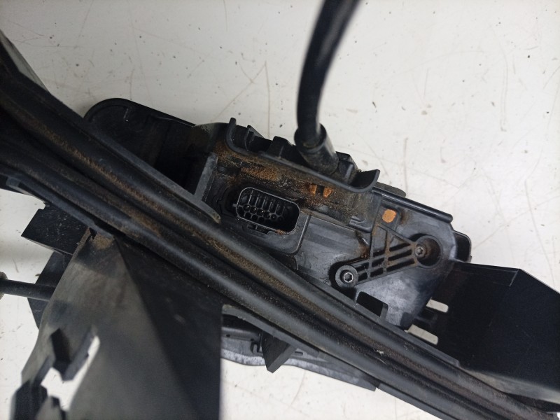 Recambio de cerradura puerta trasera derecha para ford fiesta vii (hj, hf) 1.0 ecoboost referencia OEM IAM 2338039 H1BAA26412CB 