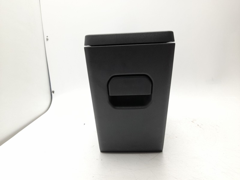 Recambio de apoyabrazos central para kia ev9 100 gt-line awd referencia OEM IAM  84635DO000 