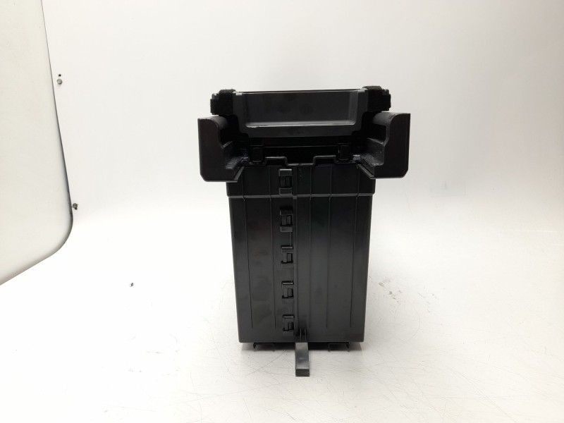 Recambio de apoyabrazos central para kia ev9 100 gt-line awd referencia OEM IAM  84635DO000 