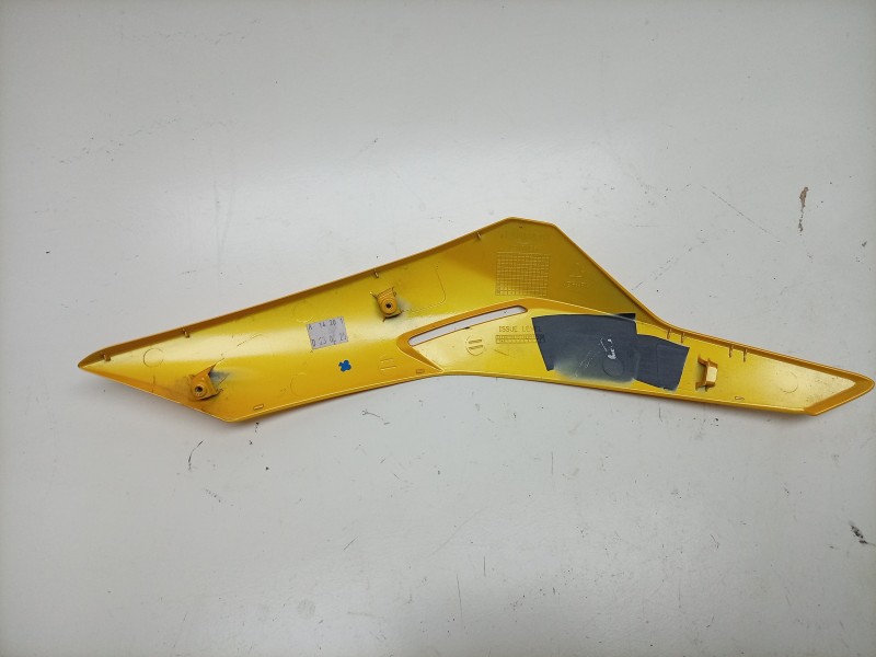 Recambio de quilla derecha para triumph street triple 765 rs street triple 765 rs referencia OEM IAM  2317055 