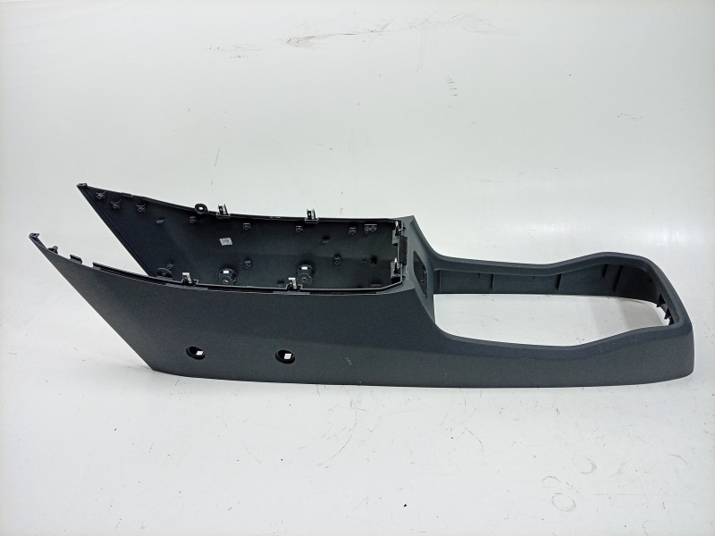 Recambio de moldura para kia ev9 100 gt-line awd referencia OEM IAM  84611DO000 