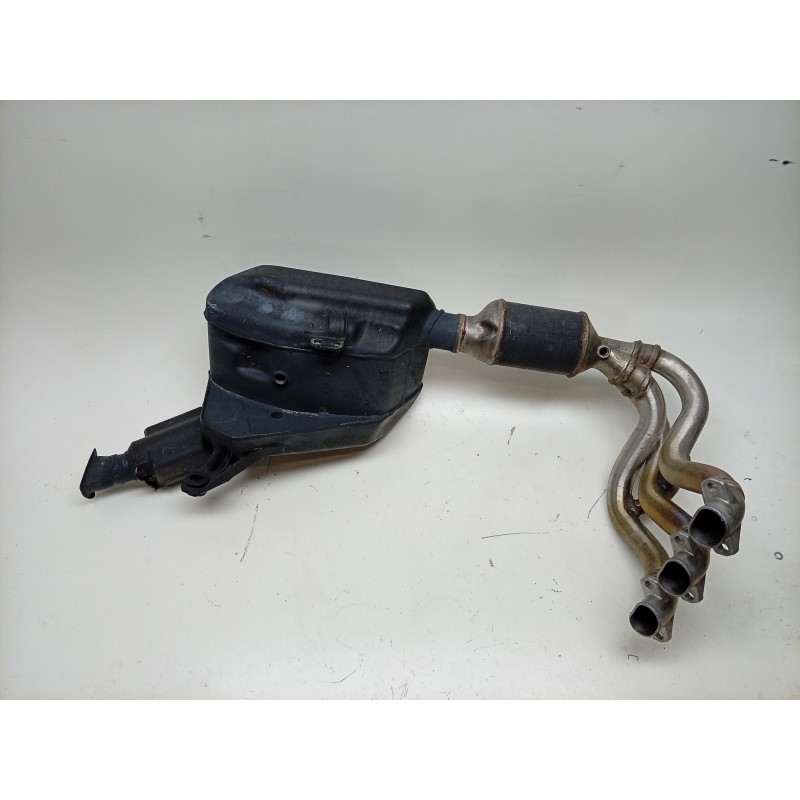 Recambio de colector escape para triumph street triple 765 rs street triple 765 rs referencia OEM IAM  T2205108 
