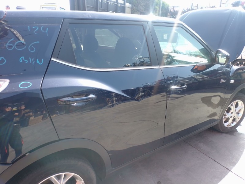 Recambio de puerta trasera derecha para kg mobility tivoli referencia OEM IAM   