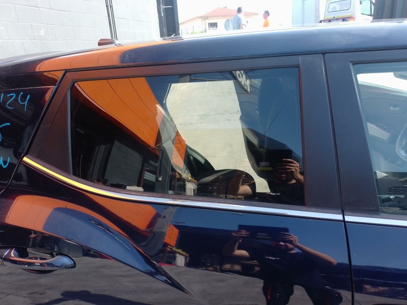 Recambio de puerta trasera derecha para kg mobility tivoli referencia OEM IAM   