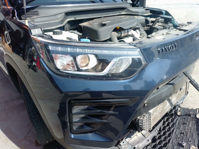 Recambio de faro derecho para kg mobility tivoli referencia OEM IAM   
