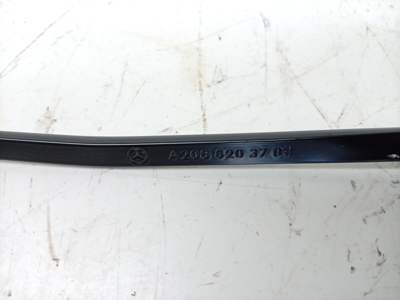 Recambio de brazo limpia delantero izquierdo para mercedes-benz cle cle 220d referencia OEM IAM A2068203701 A2068203701 