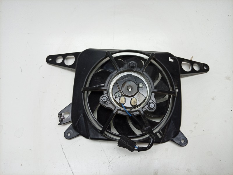 Recambio de electroventilador para triumph street triple 765 rs street triple 765 rs referencia OEM IAM  T2101744 