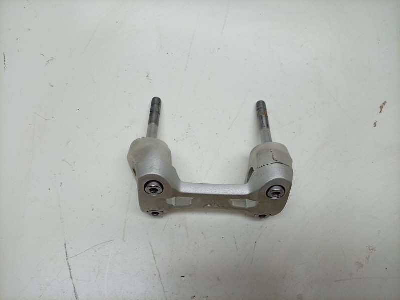 Recambio de tija para triumph street triple 765 rs street triple 765 rs referencia OEM IAM  T2046815 
