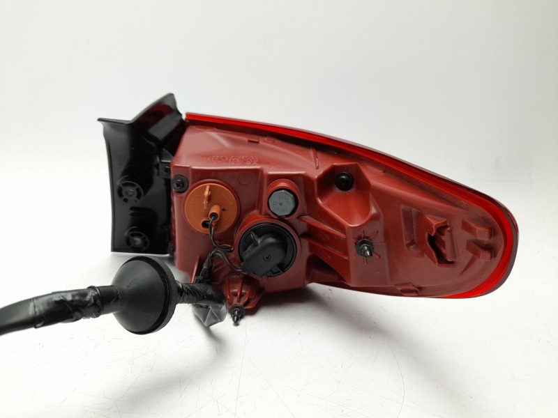 Recambio de piloto trasero izquierdo para kia stonic (yb) 1.0 t-gdi eco-dynamics+ referencia OEM IAM  92401H8500 