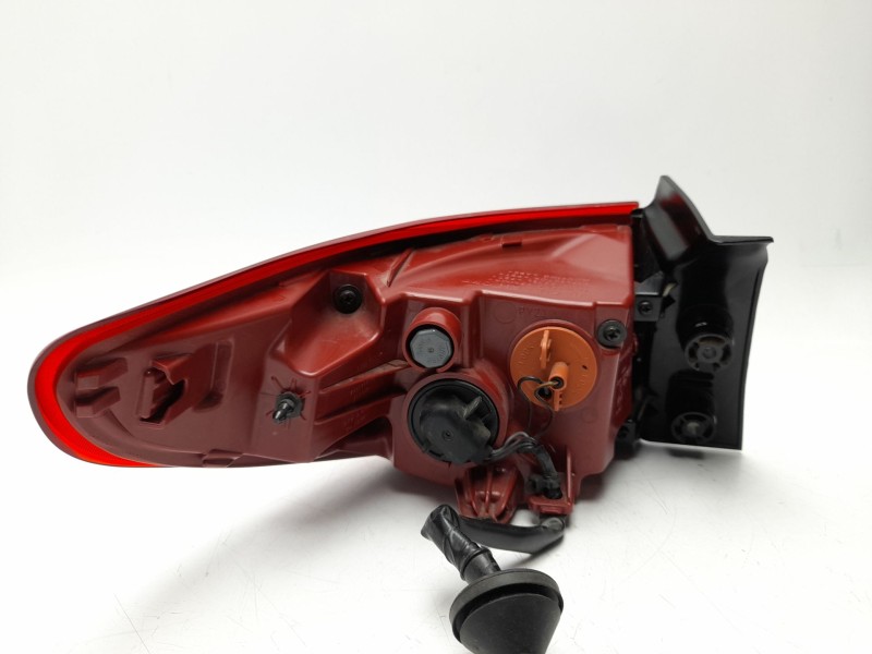 Recambio de piloto trasero derecho para kia stonic (yb) 1.0 t-gdi eco-dynamics+ referencia OEM IAM  92402H8500 