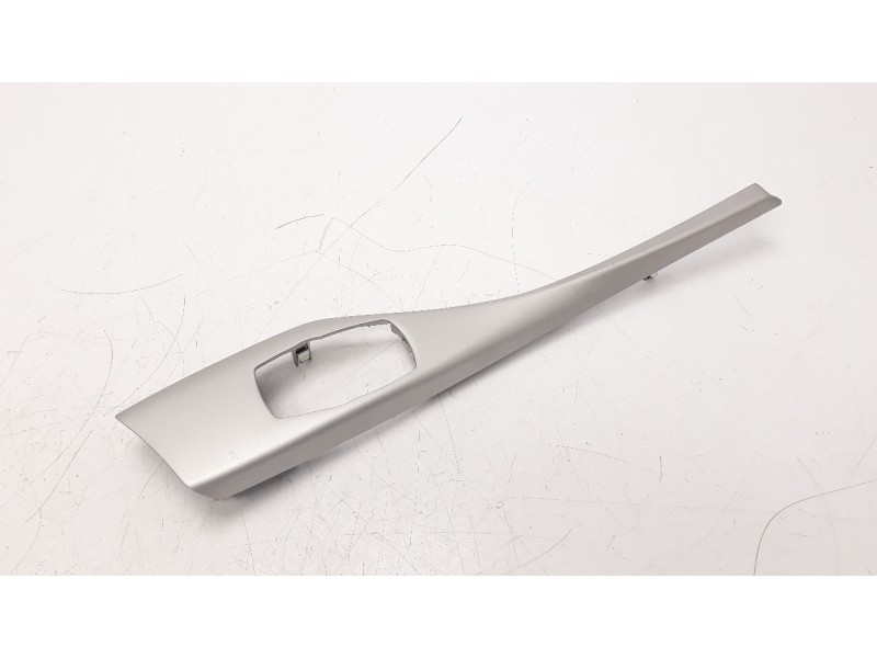 Recambio de moldura para bmw serie 1 lim. (f20) 2.0 turbodiesel referencia OEM IAM 92072639  