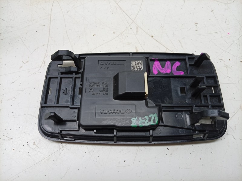 Recambio de luz interior para toyota rav 4 v (_a5_, _h5_) 2.5 hybrid awd (axap54) referencia OEM IAM  8124002110 