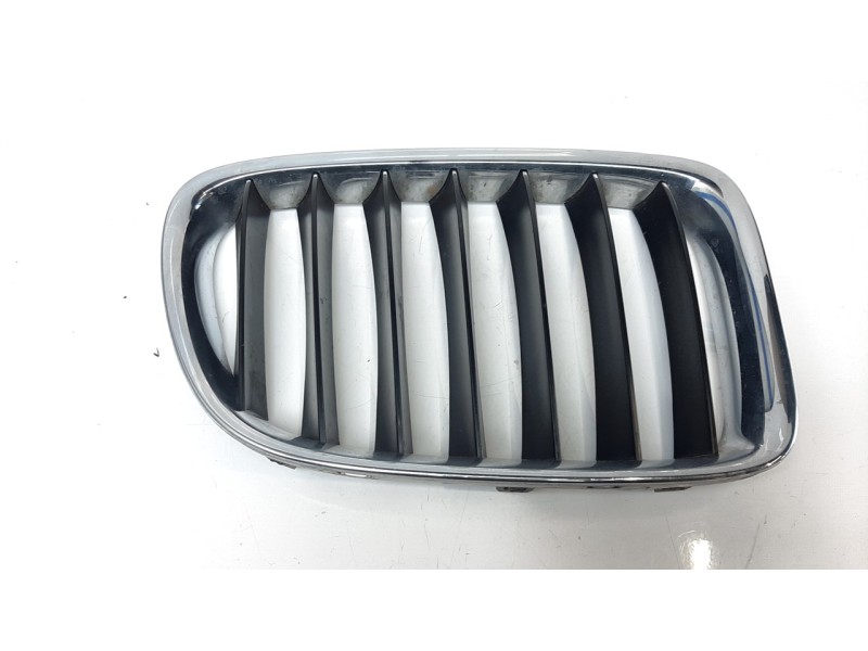 Recambio de rejilla paragolpes derecha para bmw x1 (e84) xdrive 20d referencia OEM IAM 51112993306 107062404 BM7022023