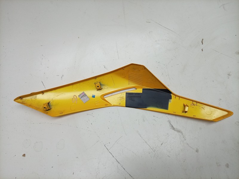 Recambio de quilla derecha para triumph street triple 765 rs street triple 765 rs referencia OEM IAM  2317055 