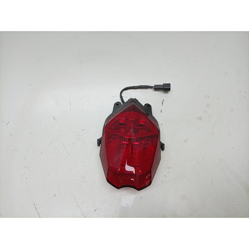 Recambio de piloto trasero central para triumph street triple 765 rs street triple 765 rs referencia OEM IAM  T2700935 