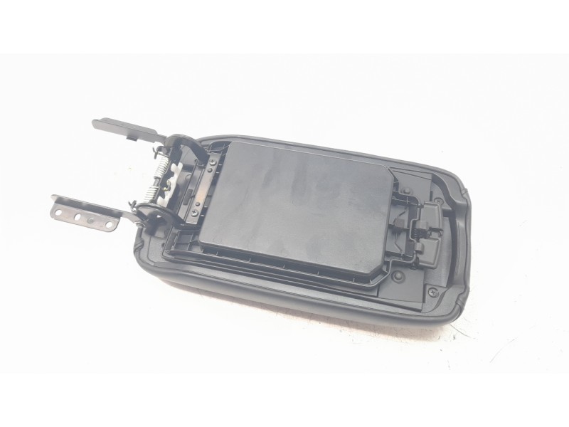 Recambio de apoyabrazos central para toyota rav4 referencia OEM IAM 5895935010  