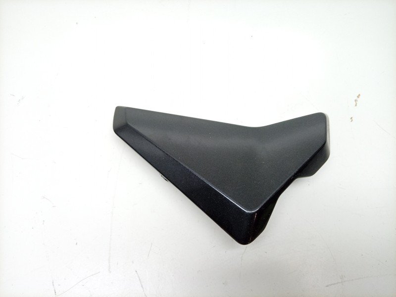 Recambio de molduras delanteras para triumph street triple 765 rs street triple 765 rs referencia OEM IAM  T2311166PR 