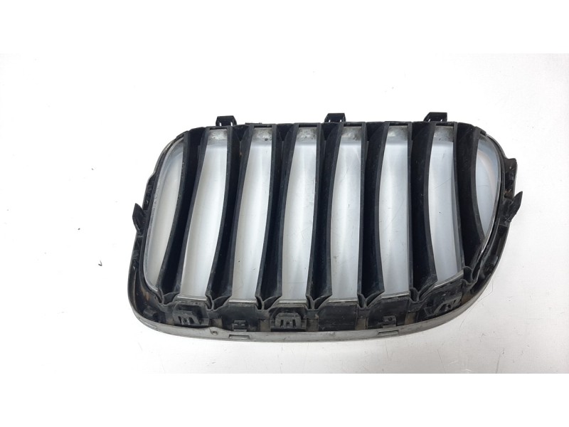 Recambio de rejilla paragolpes derecha para bmw x1 (e84) xdrive 20d referencia OEM IAM 51112993306 107062404 BM7022023