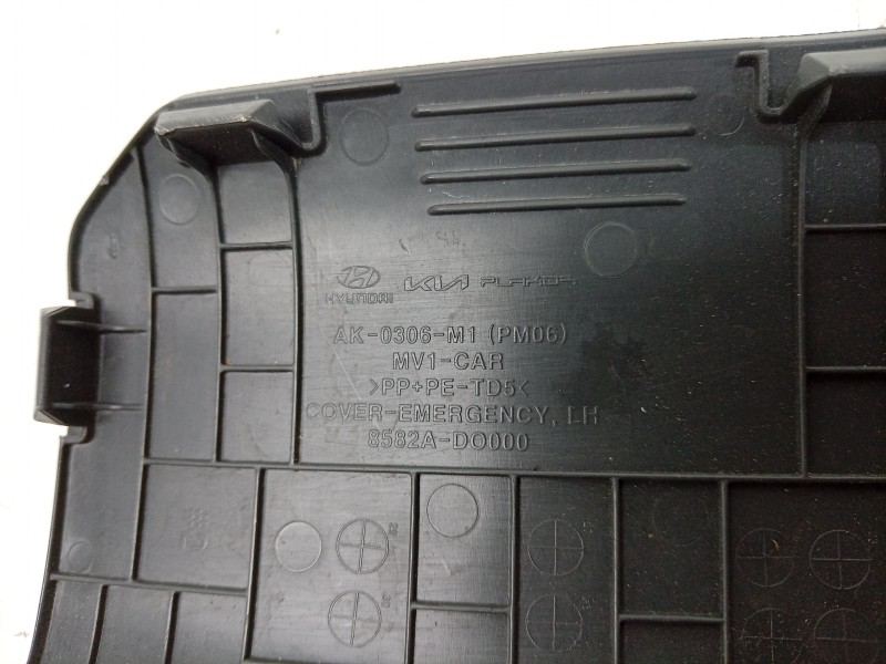 Recambio de moldura para kia ev9 100 gt-line awd referencia OEM IAM  8582ADO000 