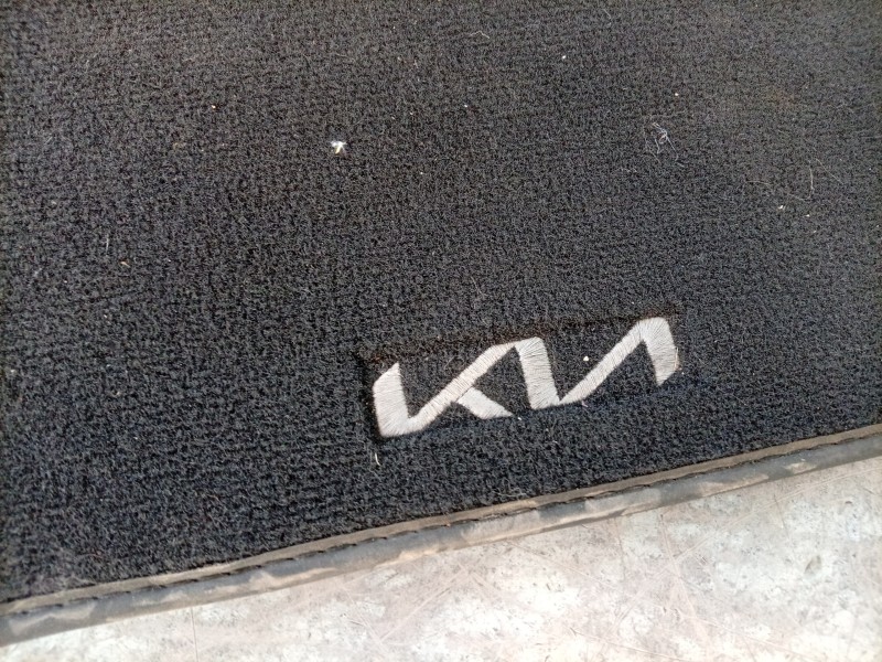 Recambio de juego alfombrillas para kia stonic (yb) 1.0 t-gdi eco-dynamics+ referencia OEM IAM  H8143ADE52 