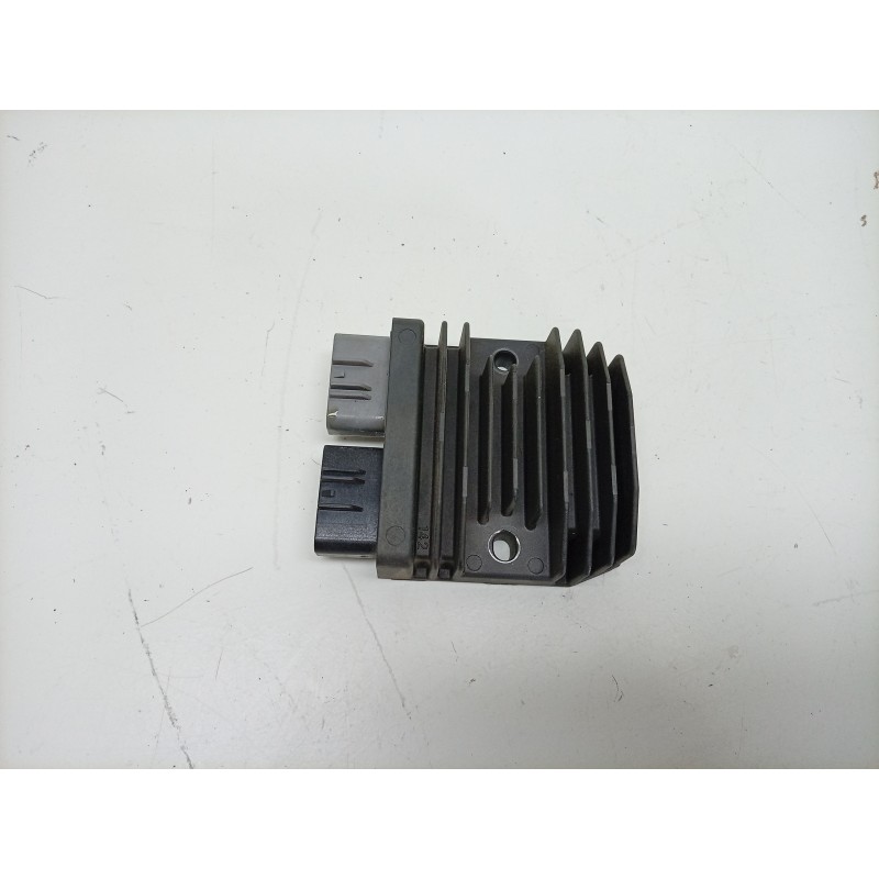 Recambio de regulador de corriente para triumph street triple 765 rs street triple 765 rs referencia OEM IAM FH027AA T1300675 