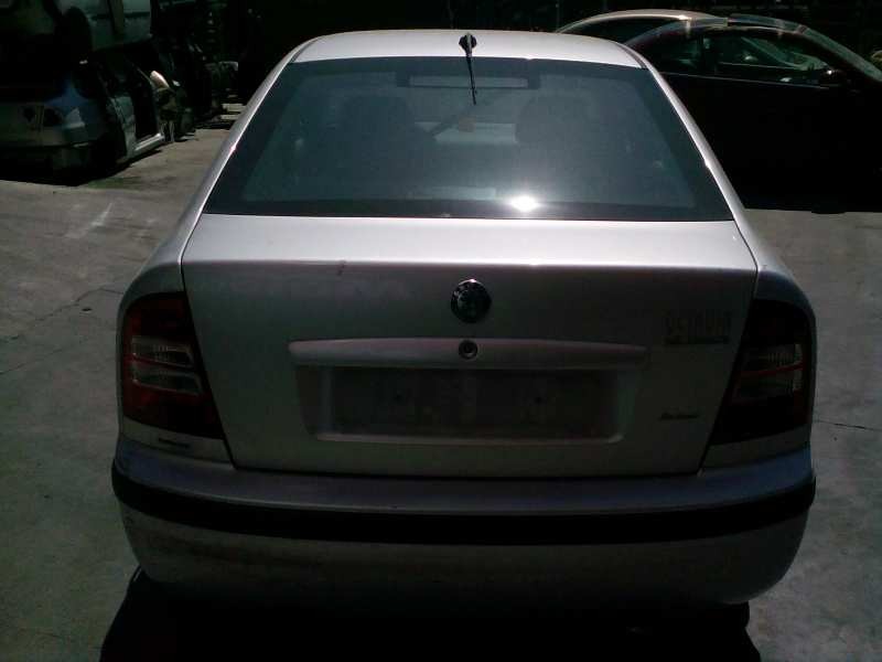 skoda octavia berlina (1u2) del año 2001
