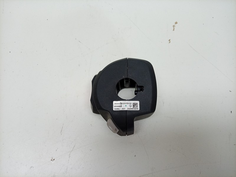 Recambio de piña luces derecha para triumph street triple 765 rs street triple 765 rs referencia OEM IAM  T2044828 