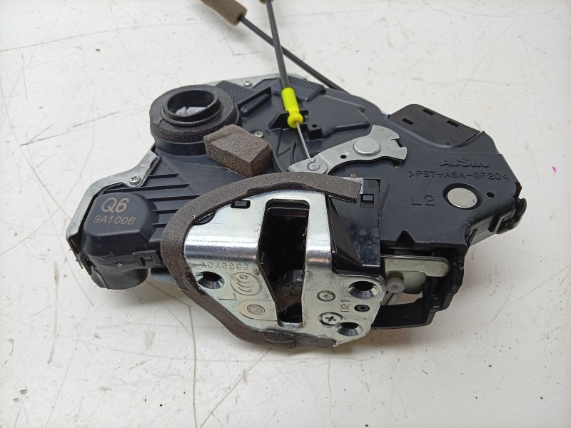 Recambio de cerradura puerta delantera izquierda para lexus is iii (_e3_) 300h (ave30_) referencia OEM IAM  6904053100 DLF410068